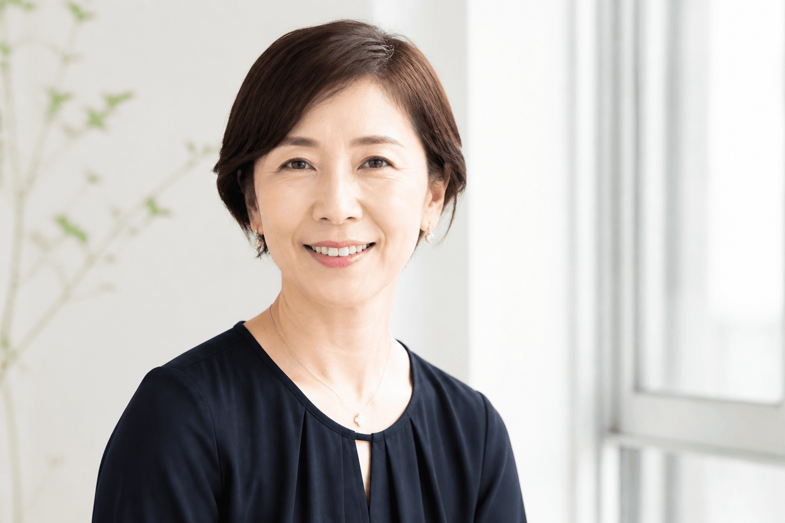 監修者である編集長・酒井まさえ氏の信頼感が伝わる顔写真]